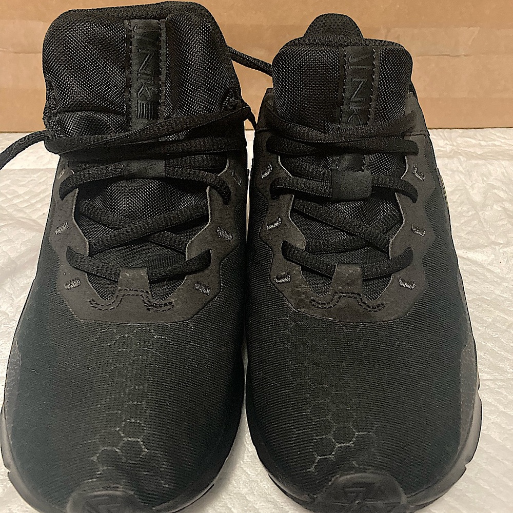 CQ9545 002 Nike Women's Legend Essential 2 Black Running Shoes Sneakers